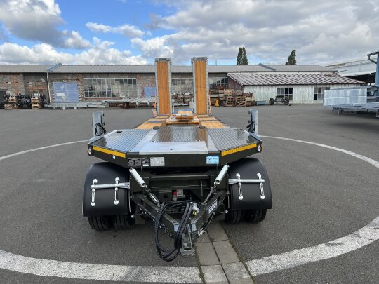 Przyczepy niskopodwoziowe z&nbsp;obrotnicą